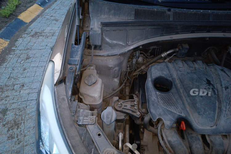Used Hyundai Santa Fe 2013 2.4L Automatic 4x4 Prestige Edition Engine Bay Right