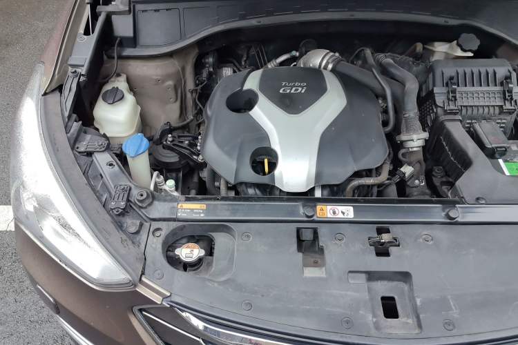Used Hyundai Santa Fe 2013 2.0T Automatic All-Wheel Drive Prestige Version Engine Bay Right