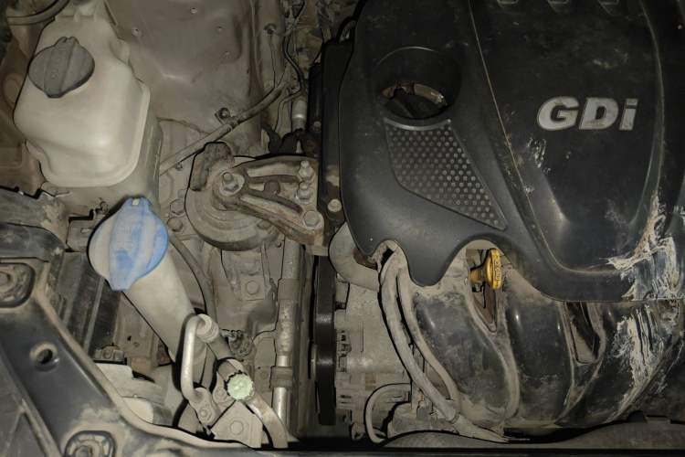 Used Hyundai Santa Fe 2013 2.4L Automatic Two-Wheel Drive Smart Version Engine Bay Right