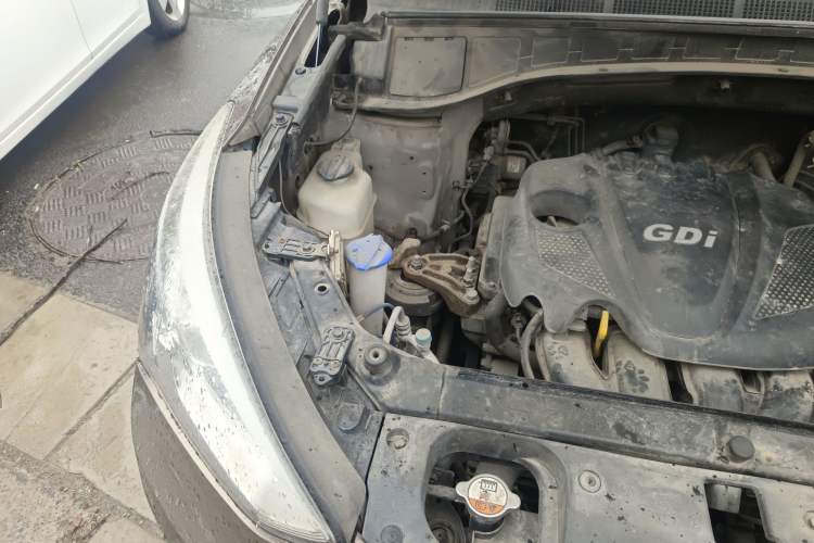 Used Hyundai Santa Fe 2013 2.4L Automatic Two-Wheel Drive Smart Version Engine Bay Right