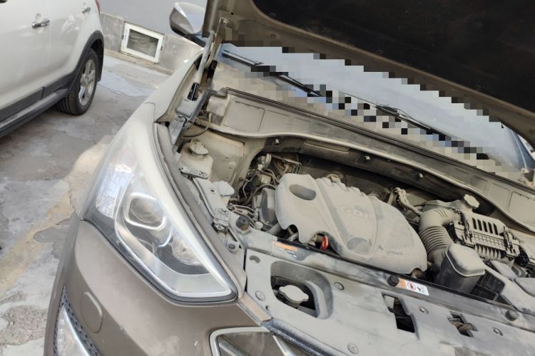 Used Hyundai Santa Fe 2013 2.4L Automatic 4x4 Prestige Edition Engine Bay Right