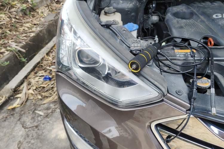 Used Hyundai Santa Fe 2013 2.4L Automatic Two-Wheel Drive Smart Version Engine Bay Right