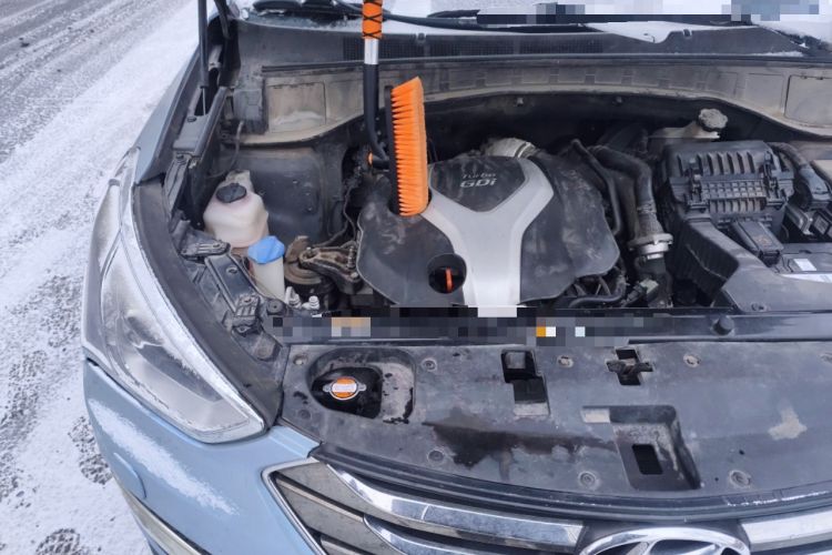 Used Hyundai Santa Fe 2013 2.0T Automatic All-Wheel Drive Prestige Version Engine Bay Right