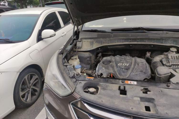 Used Hyundai Santa Fe 2013 2.4L Automatic Two-Wheel Drive Smart Version Engine Bay Right