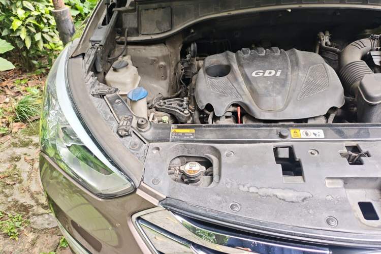 Used Hyundai Santa Fe 2013 Revised Version 2.4L Automatic All-Wheel Drive Smart Type Engine Bay Right