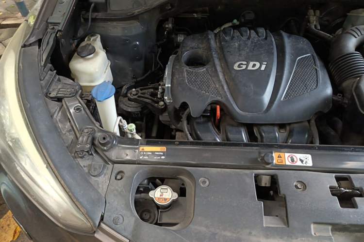 Used Hyundai Santa Fe 2013 2.4L Automatic 4x4 Prestige Edition Engine Bay Right