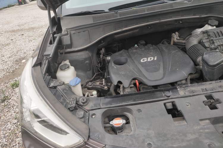 Used Hyundai Santa Fe 2013 2.4L Automatic Two-Wheel Drive Smart Version Engine Bay Right