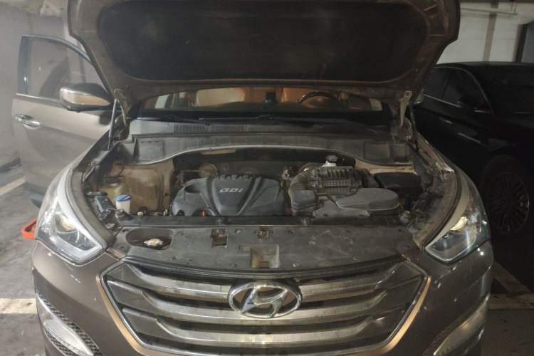 Used Hyundai Santa Fe 2013 2.4L Automatic 4x4 Smart Version Engine Bay