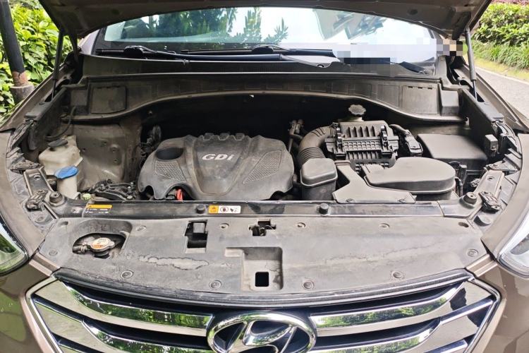 Used Hyundai Santa Fe 2013 Revised Version 2.4L Automatic All-Wheel Drive Smart Type Engine Bay
