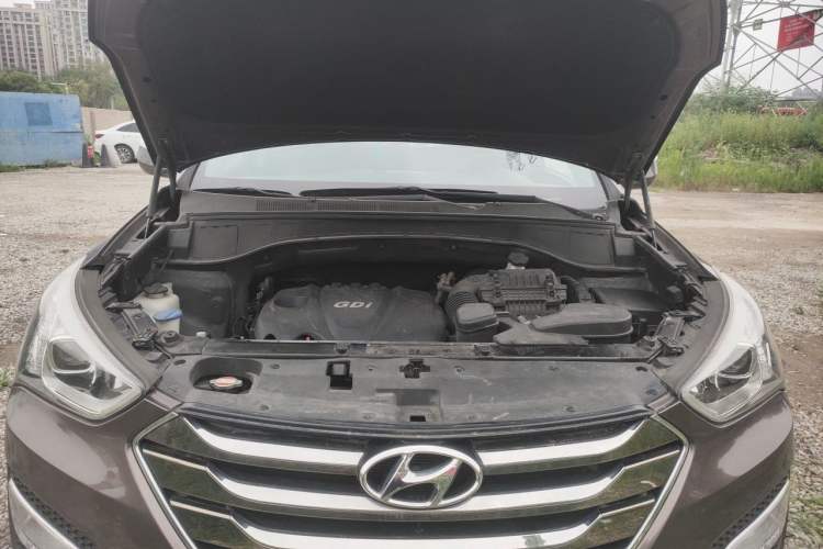Used Hyundai Santa Fe 2013 2.4L Automatic Two-Wheel Drive Smart Version Engine Bay