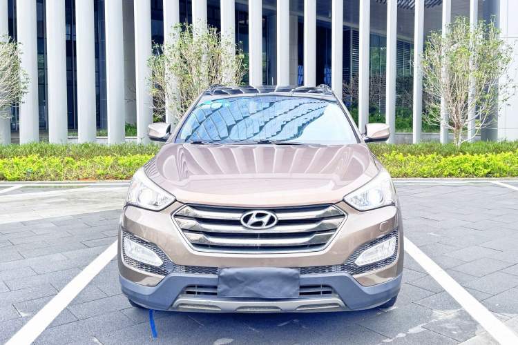 Used Hyundai Santa Fe 2013 Revised Version 2.4L Automatic All-Wheel Drive Luxury Trim Exterior 1