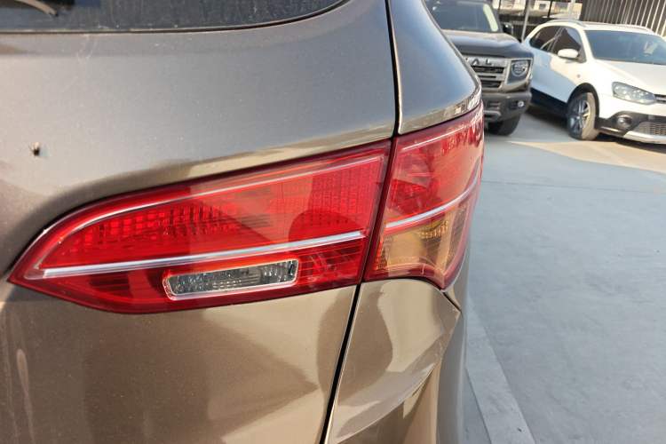 Used Hyundai Santa Fe 2013 2.4L Automatic 2WD Comfort Edition Exterior 2