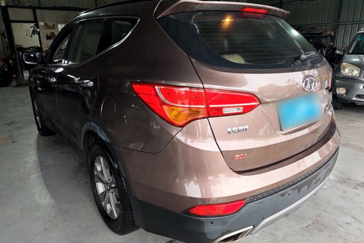 Used Hyundai Santa Fe 2013 2.4L Automatic Two-Wheel Drive Smart Version Exterior 2