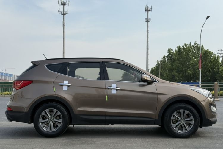 Used Hyundai Santa Fe 2013 2.4L Automatic Two-Wheel Drive Smart Version Exterior 2