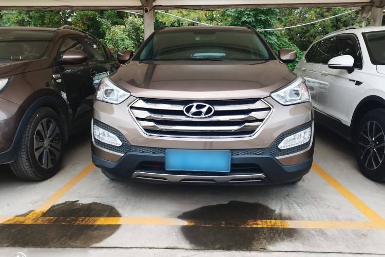 Used Hyundai Santa Fe 2013 Revised Version 2.4L Automatic All-Wheel Drive Smart Type Exterior 2