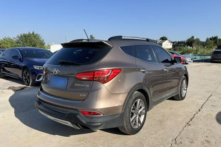 Used Hyundai Santa Fe 2013 Revised Version 2.4L Automatic All-Wheel Drive Luxury Trim Exterior 2