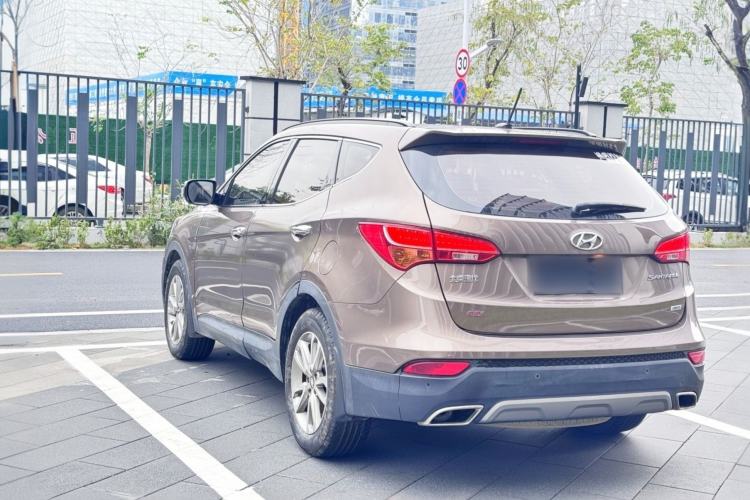 Used Hyundai Santa Fe 2013 Revised Version 2.4L Automatic All-Wheel Drive Luxury Trim Exterior 3