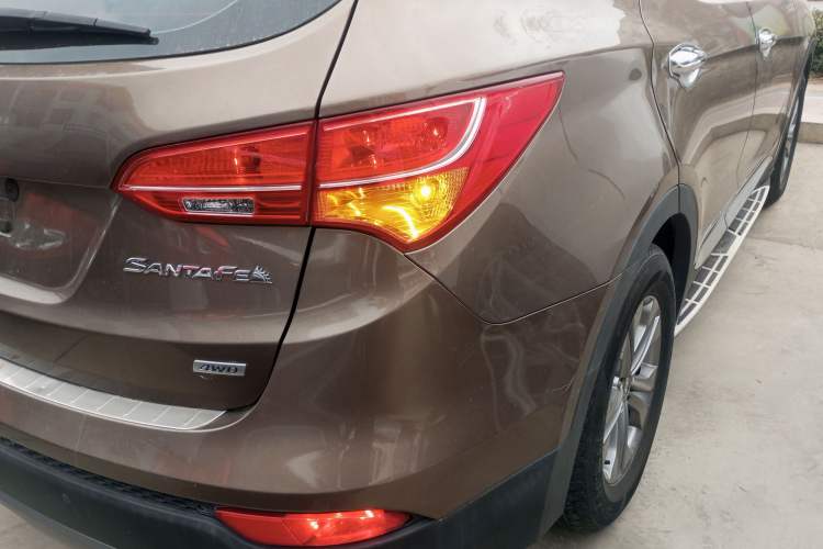 Used Hyundai Santa Fe 2013 Revised Version 2.4L Automatic All-Wheel Drive Smart Type Exterior 3