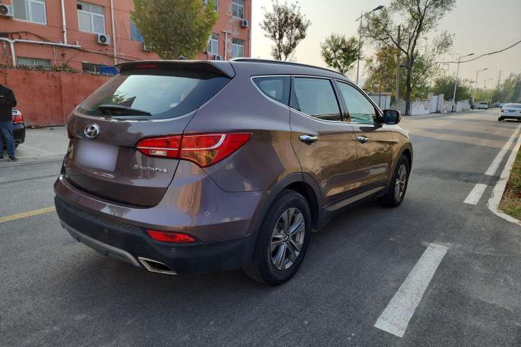 Used Hyundai Santa Fe 2013 2.4L Automatic Two-Wheel Drive Smart Version Exterior 3