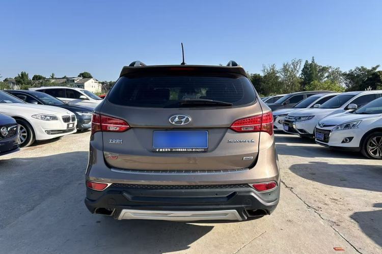 Used Hyundai Santa Fe 2013 Revised Version 2.4L Automatic All-Wheel Drive Luxury Trim Exterior 3