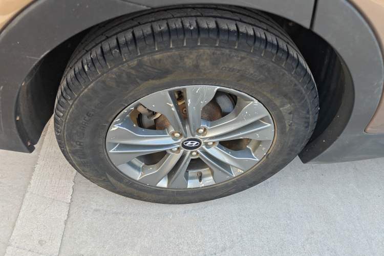Used Hyundai Santa Fe 2013 2.4L Automatic 2WD Comfort Edition Exterior 4