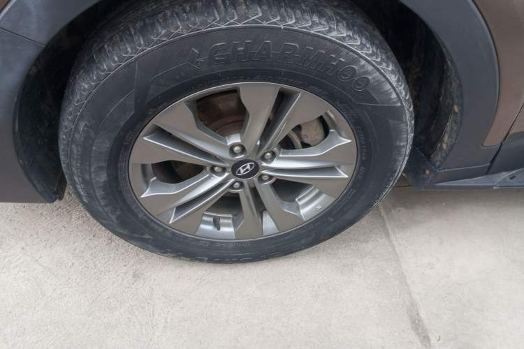 Used Hyundai Santa Fe 2013 Revised Version 2.4L Automatic All-Wheel Drive Smart Type Exterior 4
