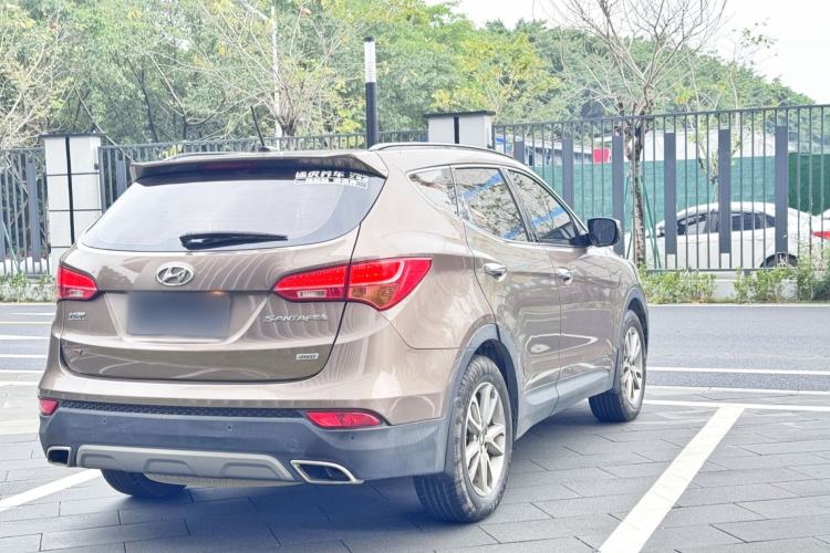 Used Hyundai Santa Fe 2013 Revised Version 2.4L Automatic All-Wheel Drive Luxury Trim Exterior 5