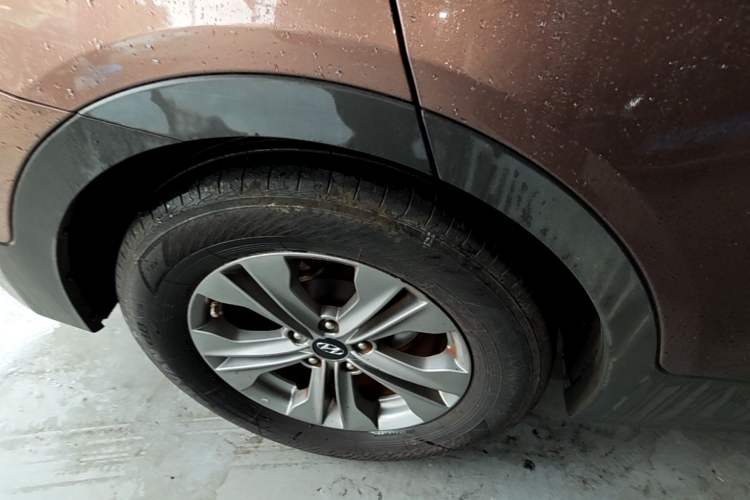Used Hyundai Santa Fe 2013 2.4L Automatic Two-Wheel Drive Smart Version Exterior 5