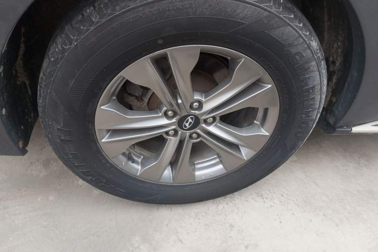 Used Hyundai Santa Fe 2013 Revised Version 2.4L Automatic All-Wheel Drive Smart Type Exterior 5