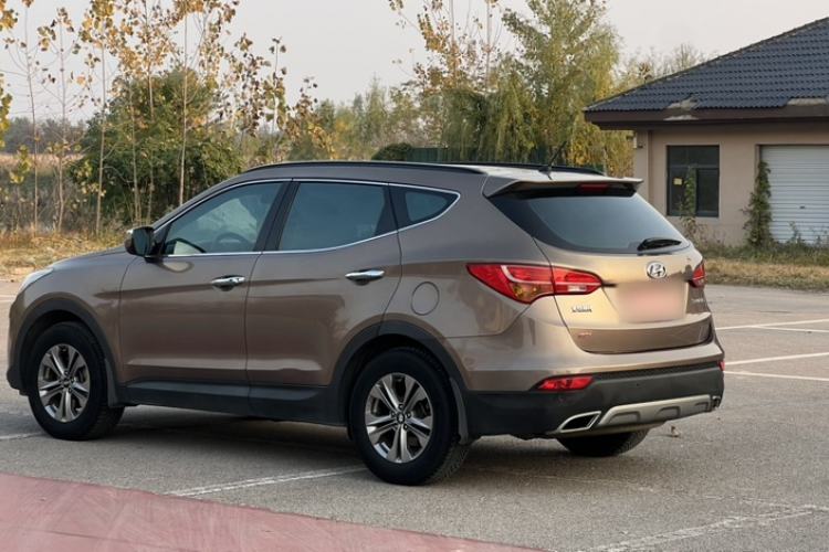 Used Hyundai Santa Fe 2013 2.4L Automatic Two-Wheel Drive Smart Version Exterior 5