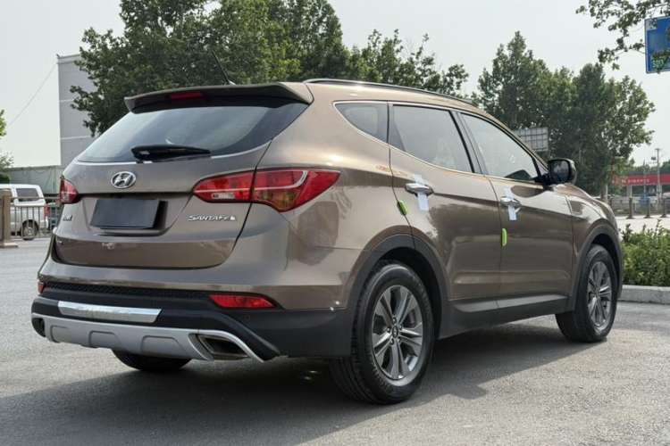 Used Hyundai Santa Fe 2013 2.4L Automatic Two-Wheel Drive Smart Version Exterior 5