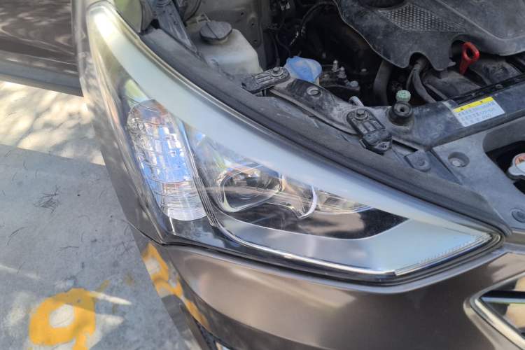 Used Hyundai Santa Fe 2013 2.4L Automatic Two-Wheel Drive Smart Version Exterior 6