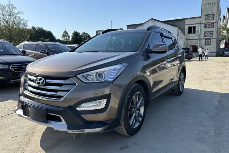Used Hyundai Santa Fe 2013 Revised Version 2.4L Automatic All-Wheel Drive Luxury Trim Exterior 6