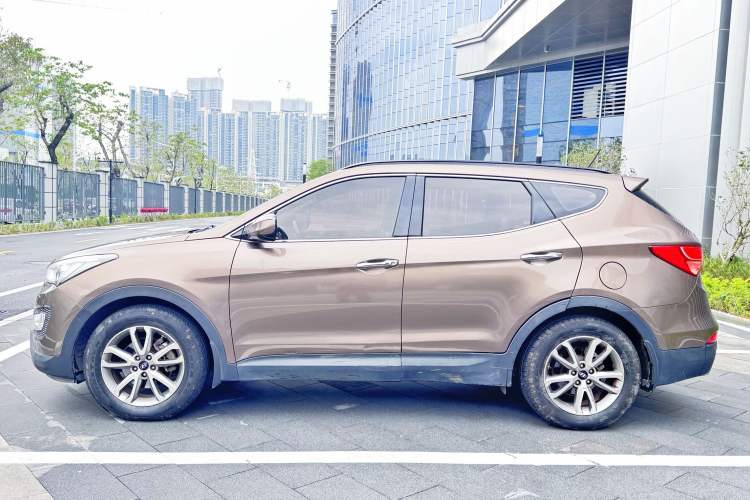 Used Hyundai Santa Fe 2013 Revised Version 2.4L Automatic All-Wheel Drive Luxury Trim Exterior 7