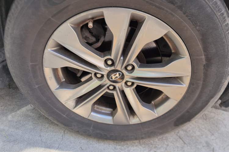 Used Hyundai Santa Fe 2013 2.4L Automatic Two-Wheel Drive Smart Version Exterior 7