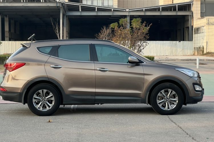 Used Hyundai Santa Fe 2013 2.4L Automatic Two-Wheel Drive Smart Version Exterior 7