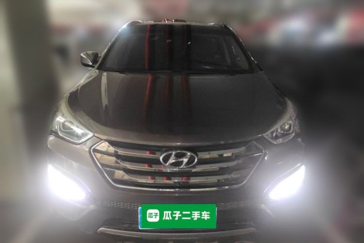 Used Hyundai Santa Fe 2013 2.4L Automatic Two-Wheel Drive Smart Version Front