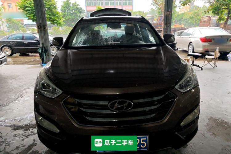 Used Hyundai Santa Fe 2013 2.4L Automatic Two-Wheel Drive Smart Version Front