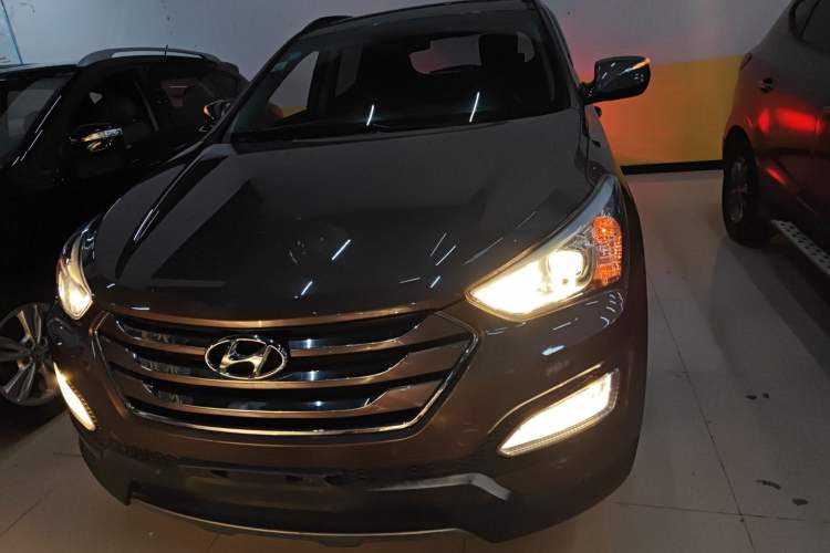 Used Hyundai Santa Fe 2013 2.4L Automatic 4x4 Comfort Edition Front