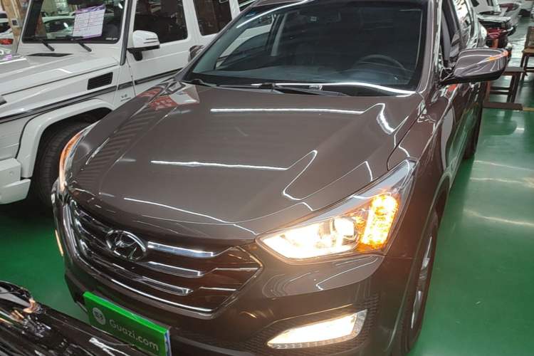 Used Hyundai Santa Fe 2013 Revised Version 2.4L Automatic All-Wheel Drive Smart Type Front