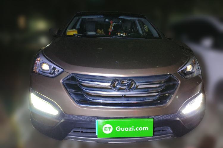 Used Hyundai Santa Fe 2013 2.4L Automatic Two-Wheel Drive Smart Version Front