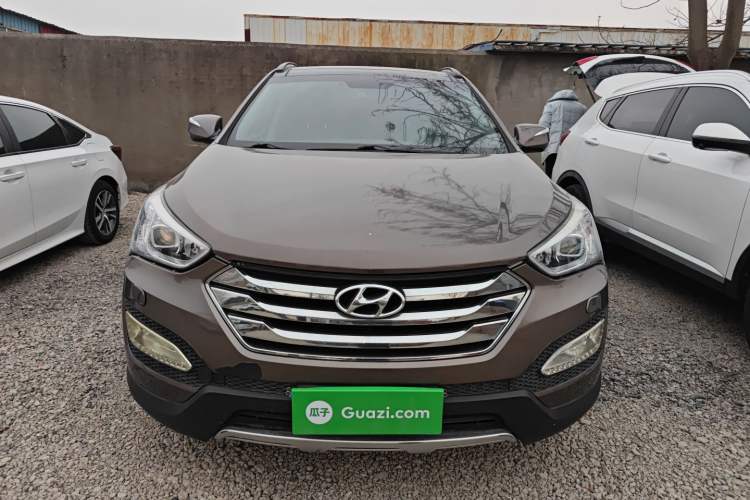 Used Hyundai Santa Fe 2013 2.4L Automatic Two-Wheel Drive Smart Version Front