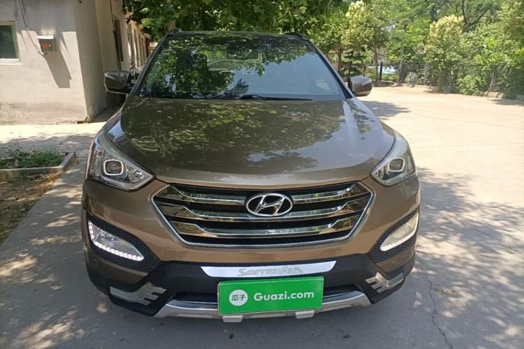 Used Hyundai Santa Fe 2013 2.4L Automatic Two-Wheel Drive Smart Version Front