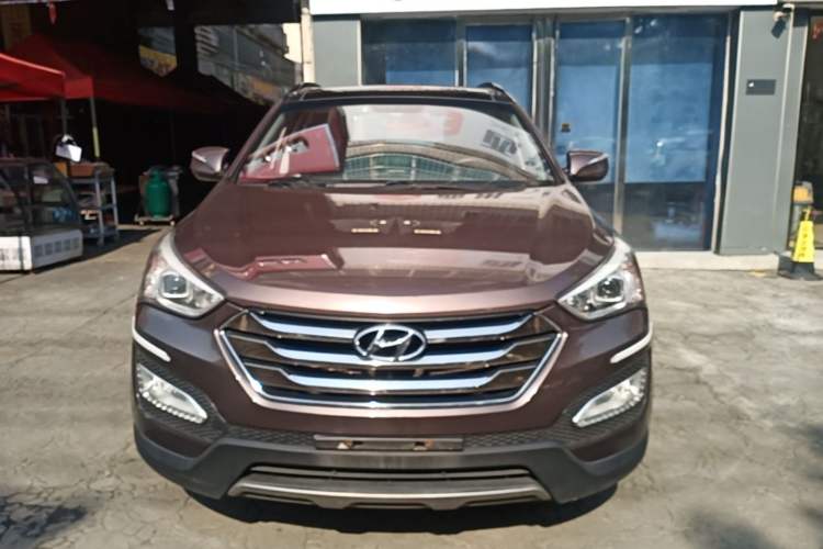 Used Hyundai Santa Fe 2013 2.4L Automatic Two-Wheel Drive Smart Version Front