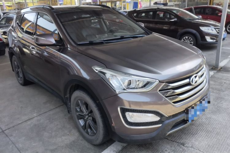 Used Hyundai Santa Fe 2013 2.4L Automatic Two-Wheel Drive Smart Version Front Right 45 Deg