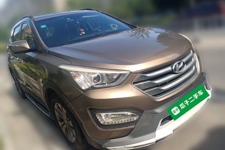 Used Hyundai Santa Fe 2013 Revised Version 2.4L Automatic All-Wheel Drive Smart Type Front Right 45 Deg