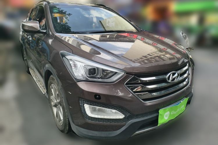 Used Hyundai Santa Fe 2013 Revised Version 2.4L Automatic All-Wheel Drive Luxury Trim Front Right 45 Deg