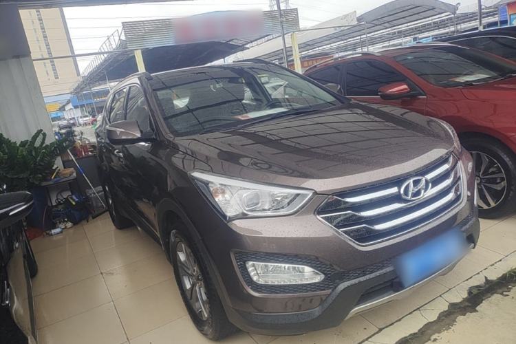 Used Hyundai Santa Fe 2013 2.4L Automatic Two-Wheel Drive Smart Version Front Right 45 Deg