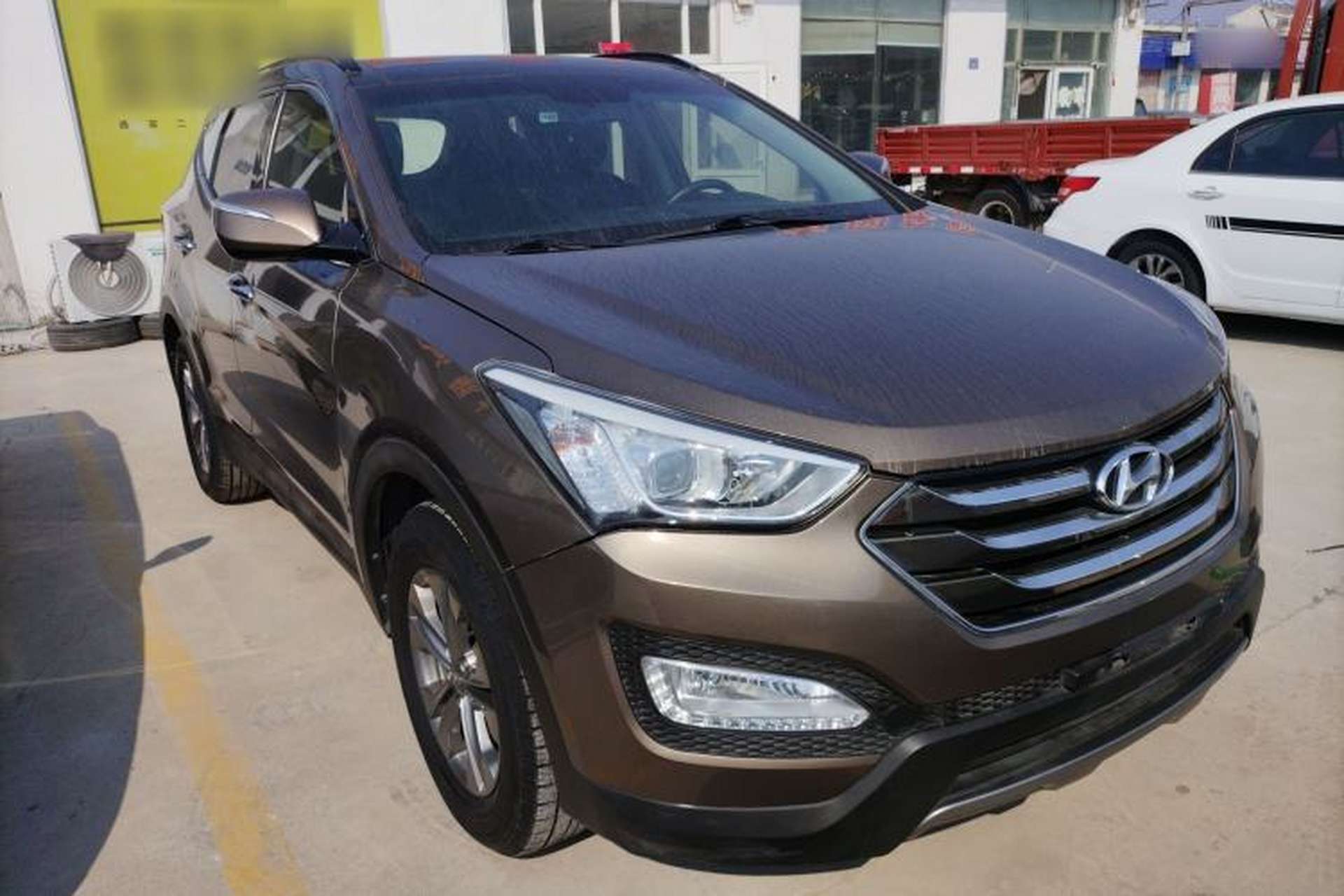 Used Hyundai Santa Fe 2013 2.4L Automatic Two-Wheel Drive Smart Version Front Right 45 Deg