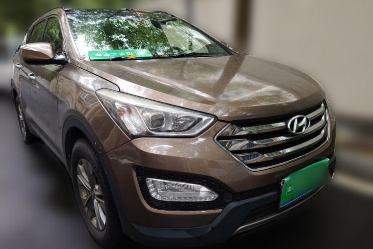 Used Hyundai Santa Fe 2013 2.4L Automatic Two-Wheel Drive Smart Version Front Right 45 Deg